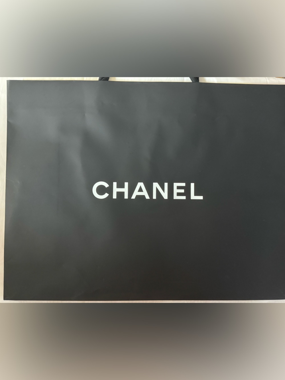 CHANEL 💯% Authentic iconic paper shopping bag — like new — Ideal for gifting.
